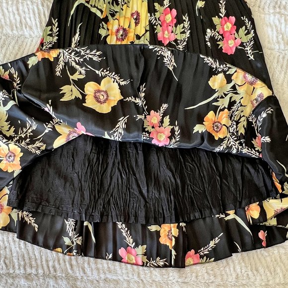 Black and Floral Crinkle A-Line Silky Skirt, Medium - Picture 10 of 11